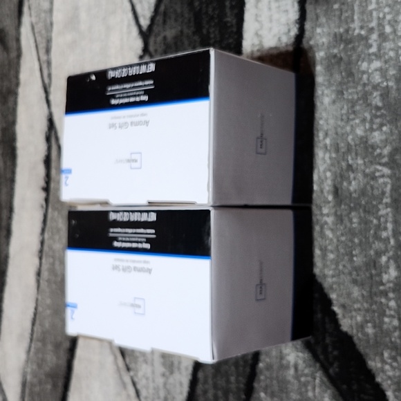 MAINSTAYS PLUG-IN SWIVEL DIFFUSER AROMA GIFT SETS RED TRUCK & PINE TREES - Picture 7 of 13